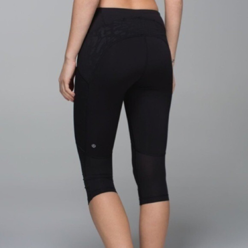 Lululemon Workout Leggings Size 4 Stash it‎ Crop Animal Swirl Crop Pant Black
